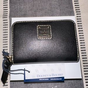 Dooney & Bourke Wallet/Credit Card Case in Black